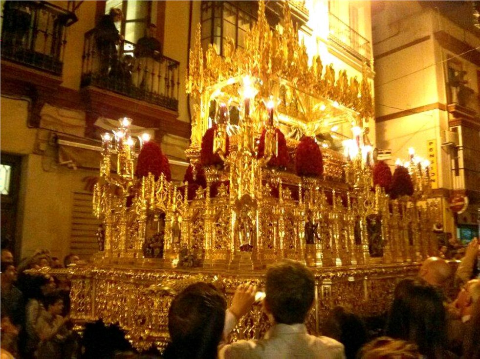 Hermandad del Santo Entierro. El Cuerpo de Cristo en una urna